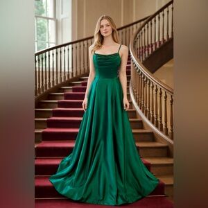 Emerald Green Satin Corset Prom Gown
Size 6
